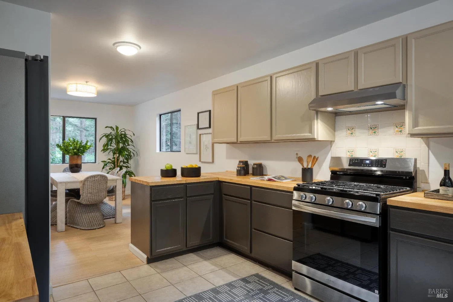 Guerneville, California 95446, United States, 4 Bedrooms Bedrooms, ,4 BathroomsBathrooms,Residential,Active,177386