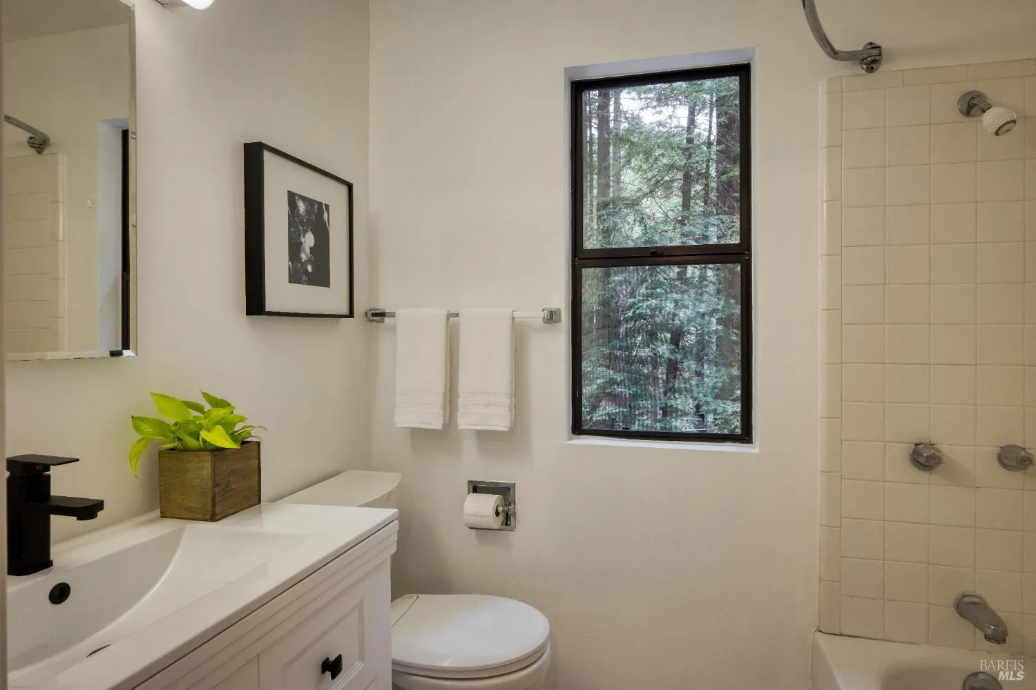 Guerneville, California 95446, United States, 4 Bedrooms Bedrooms, ,4 BathroomsBathrooms,Residential,Active,177386