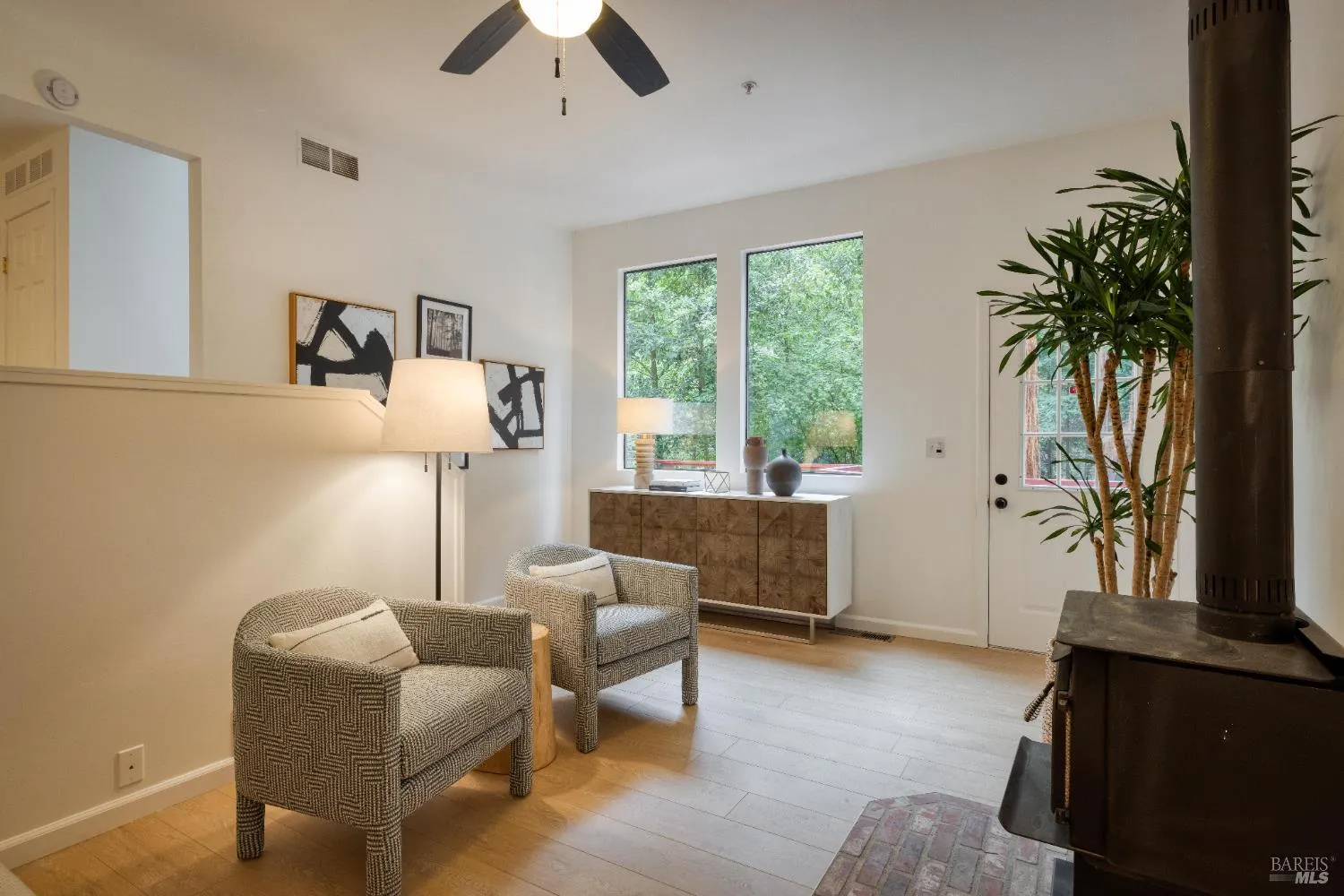 Guerneville, California 95446, United States, 4 Bedrooms Bedrooms, ,4 BathroomsBathrooms,Residential,Active,177386