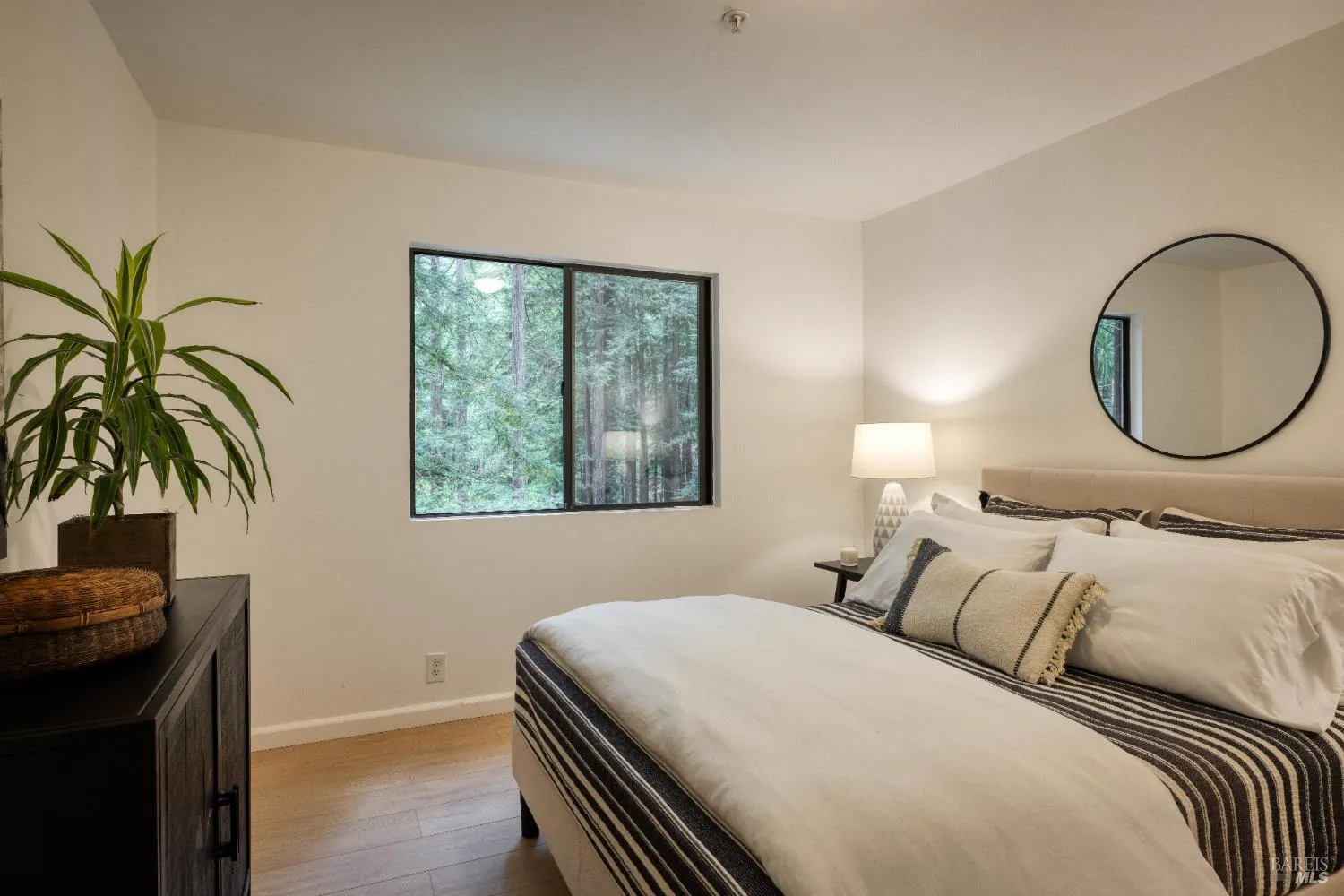 Guerneville, California 95446, United States, 4 Bedrooms Bedrooms, ,4 BathroomsBathrooms,Residential,Active,177386