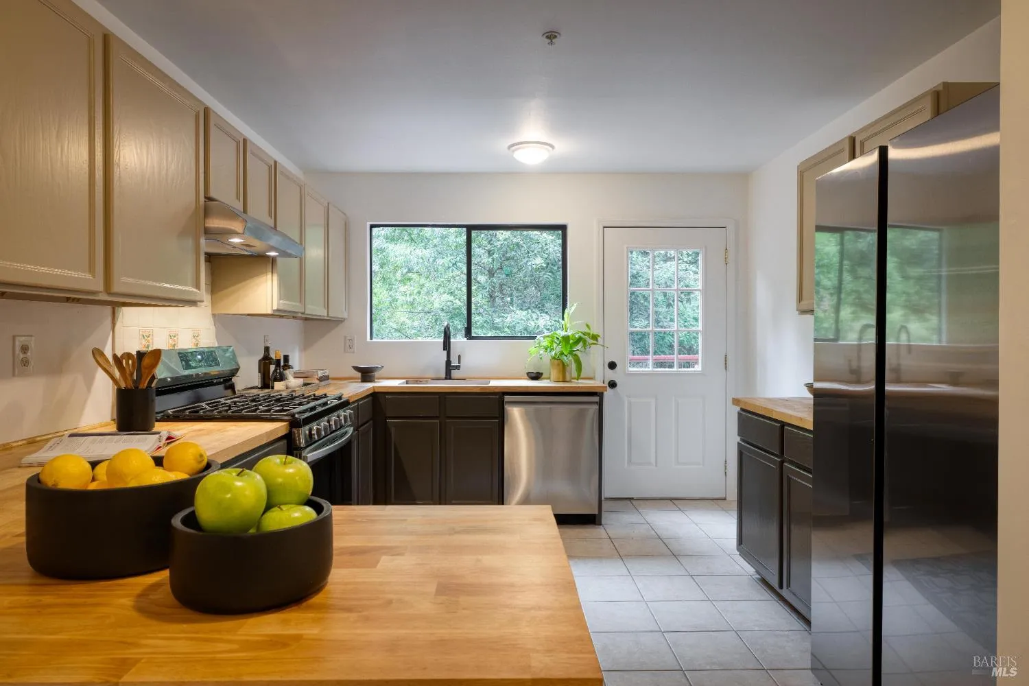 Guerneville, California 95446, United States, 4 Bedrooms Bedrooms, ,4 BathroomsBathrooms,Residential,Active,177386