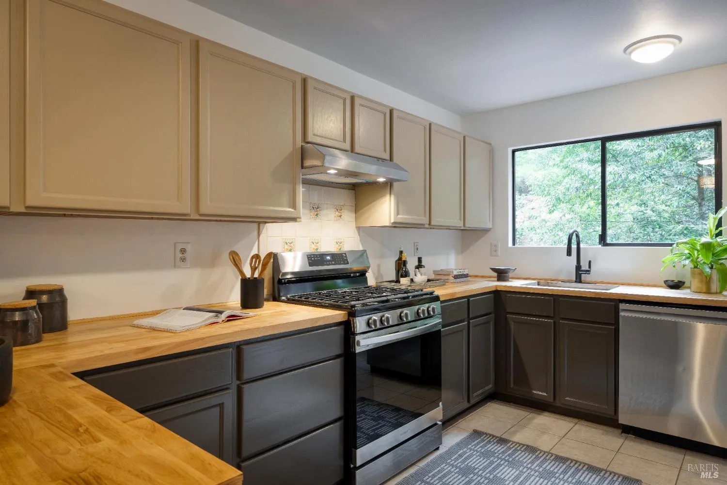 Guerneville, California 95446, United States, 4 Bedrooms Bedrooms, ,4 BathroomsBathrooms,Residential,Active,177386