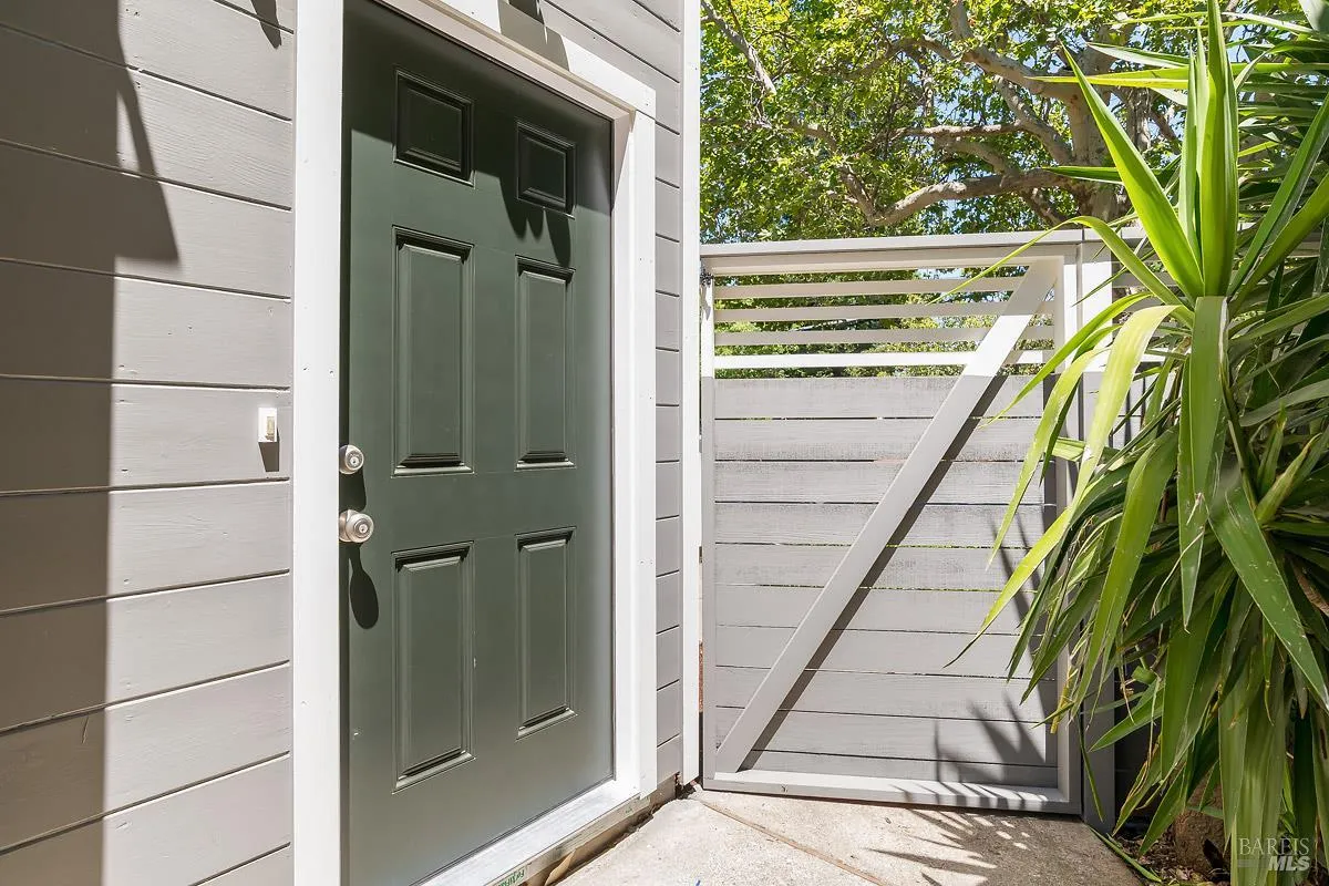 San Rafael, California 94901, United States, 7 Bedrooms Bedrooms, ,4 BathroomsBathrooms,Residential,Active,171767