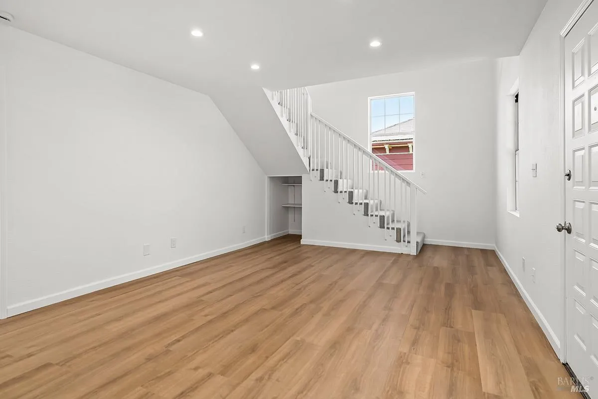 San Rafael, California 94901, United States, 7 Bedrooms Bedrooms, ,4 BathroomsBathrooms,Residential,Active,171767