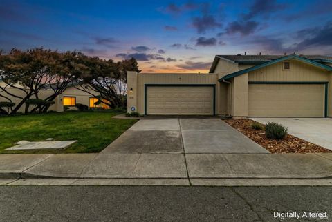 Photo of 1474 London Circle, Benicia, CA 94510 (MLS # 326016470)