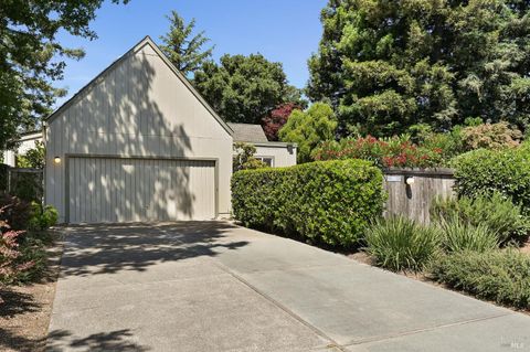 Photo of 110 Calle Merlot, Sonoma, CA 95476 (MLS # 325055390)