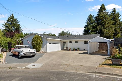 Photo of 530 Anson Court, Rohnert Park, CA 94928 (MLS # 325079013)