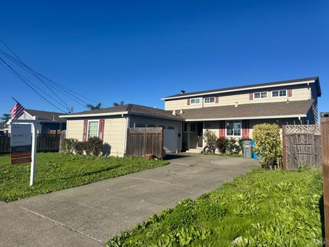 Photo of 1713 Alhambra Court, Petaluma, CA 94954 (MLS # 325103194)