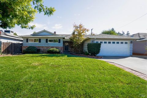 Photo of 621 W D Street S, Dixon, CA 95620 (MLS # 325095443)