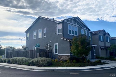 Photo of 704 Granite Lane, Fairfield, CA 94534 (MLS # 325078216)