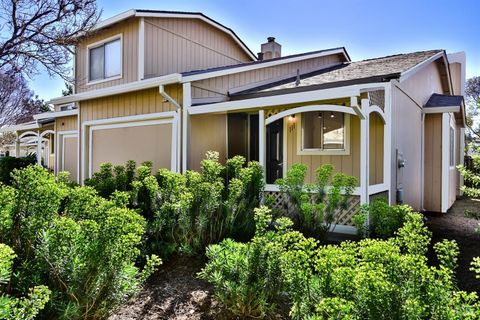 Photo of 111 Acorn Drive, Petaluma, CA 94952 (MLS # 326018096)