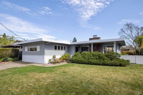 Photo of 10 Somerset Lane, Mill Valley, CA 94941 (MLS # 326016646)