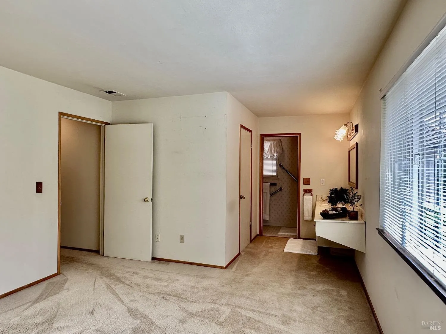 Novato, California 94947, United States, 4 Bedrooms Bedrooms, ,2 BathroomsBathrooms,Residential,Pending,89293