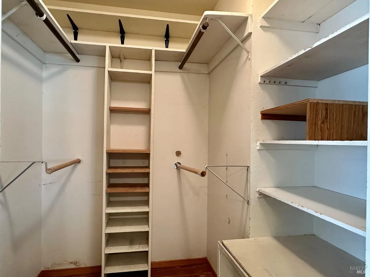 Novato, California 94947, United States, 4 Bedrooms Bedrooms, ,2 BathroomsBathrooms,Residential,Pending,89293