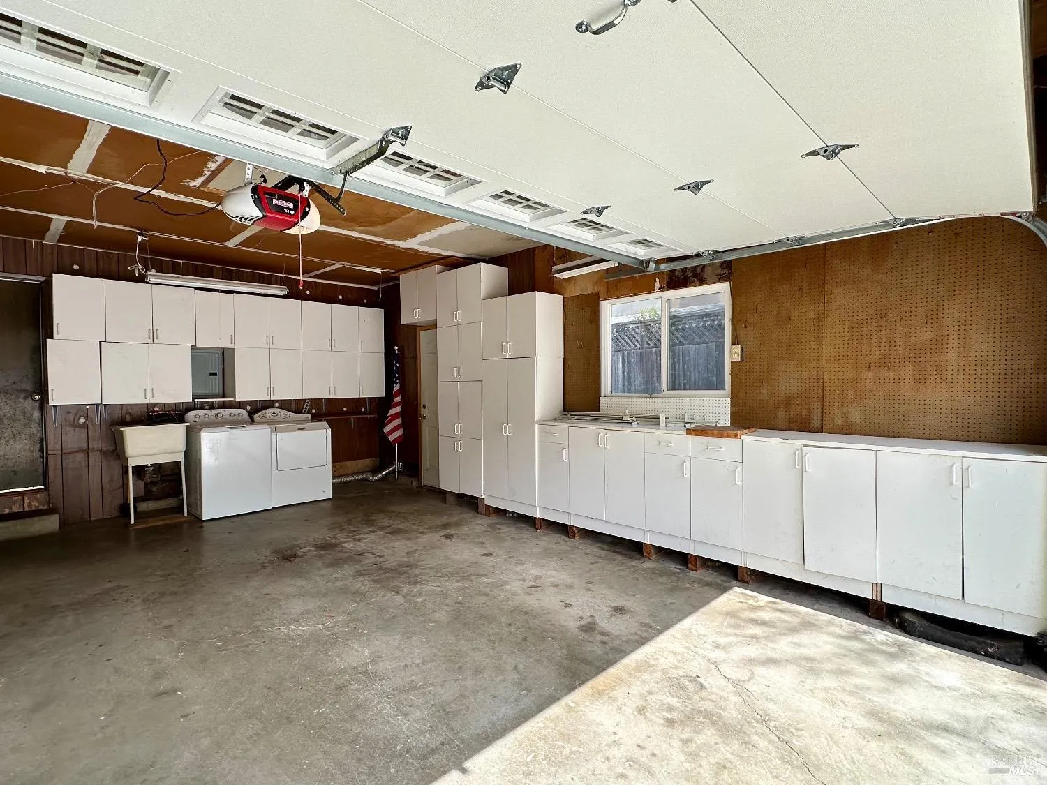 Novato, California 94947, United States, 4 Bedrooms Bedrooms, ,2 BathroomsBathrooms,Residential,Pending,89293