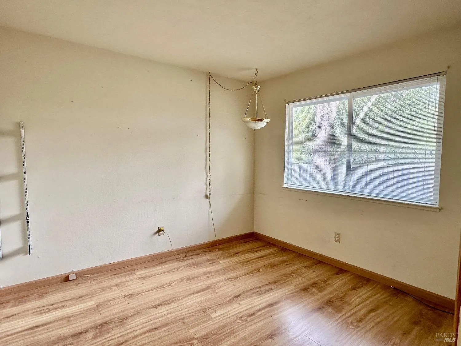 Novato, California 94947, United States, 4 Bedrooms Bedrooms, ,2 BathroomsBathrooms,Residential,Pending,89293