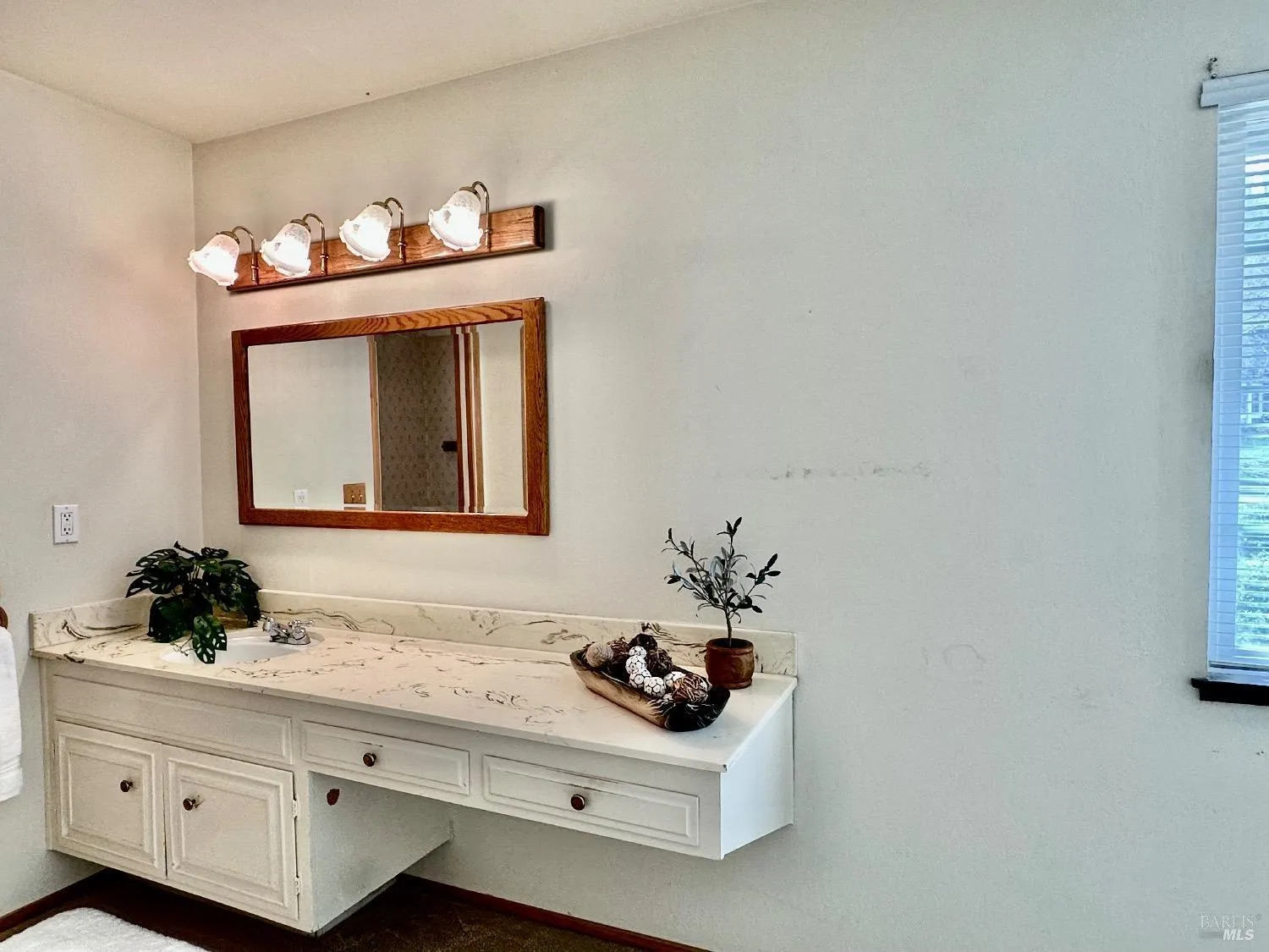 Novato, California 94947, United States, 4 Bedrooms Bedrooms, ,2 BathroomsBathrooms,Residential,Pending,89293