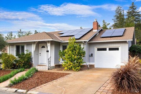 Photo of 1421 Oak Circle, Healdsburg, CA 95448 (MLS # 325103843)