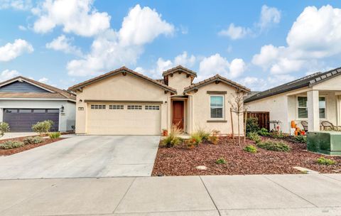 Photo of 315 White Owl Street, Dixon, CA 95620 (MLS # 326011587)