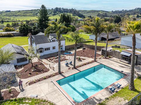 Photo of 2693 Bloomfield Road, Sebastopol, CA 95472 (MLS # 326020449)