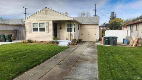 Photo of 1408 Arkansas Street, Vallejo, CA 94590 (MLS # 326014527)