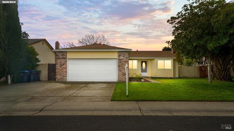 Photo of 523 Blue Wing Drive, Suisun City, CA 94585 (MLS # 326007199)