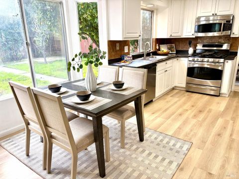 Photo of 725 SEQUOIA Drive, Fairfield, CA 94533 (MLS # 325089150)