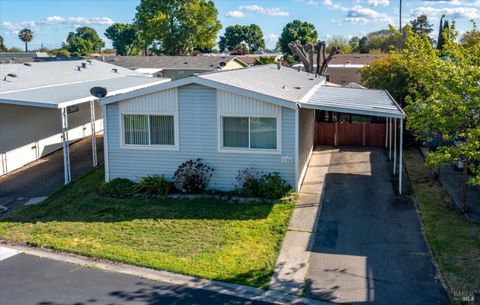 Photo of 124 Del Paso Drive, Vacaville, CA 95687 (MLS # 325080739)