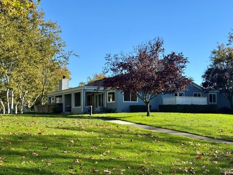 Photo of 9188 Lakewood Drive, Windsor, CA 95492 (MLS # 325098993)