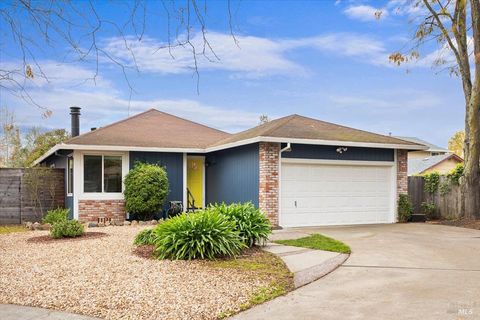 Photo of 1072 Agnes Court, Santa Rosa, CA 95403 (MLS # 325099173)