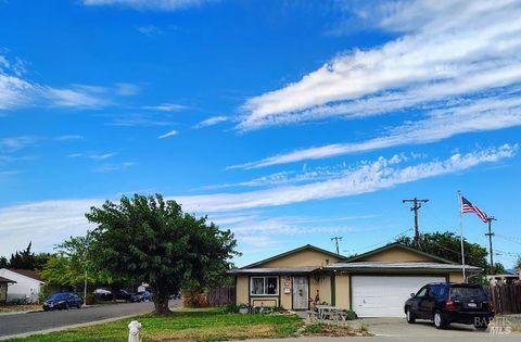 Photo of 1113 Kellogg Street, Suisun City, CA 94585 (MLS # 325087595)