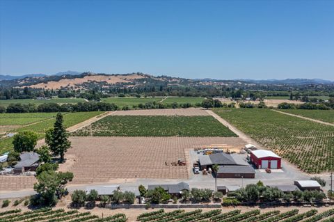 Photo of 1558 Magnolia Drive, Healdsburg, CA 95448 (MLS # 325064483)