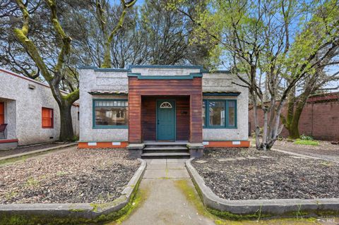 Photo of 220 Carrillo Street, Santa Rosa, CA 95401 (MLS # 326016442)