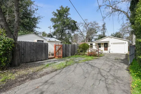 615 Mcconnell Avenue, Santa Rosa, CA 95404 - MLS#: 325013981