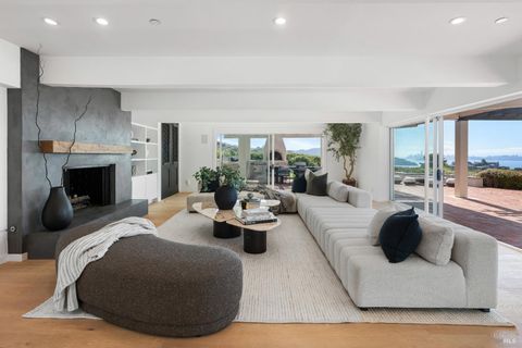 Photo of 1 Tara View Road, Tiburon, CA 94920 (MLS # 325082760)