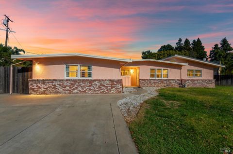 Photo of 366 Peach Tree Avenue, Vacaville, CA 95688 (MLS # 325095480)