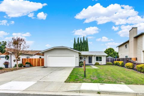 Photo of 1402 Shasta Street, Suisun City, CA 94585 (MLS # 326000514)