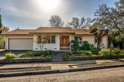Photo of 2565 Brookhaven Drive, Santa Rosa, CA 95405 (MLS # 325098105)