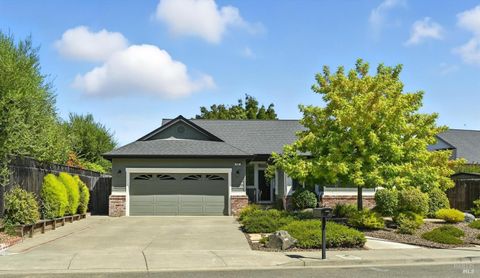 Photo of 462 Riesling Street, Cloverdale, CA 95425 (MLS # 325083462)
