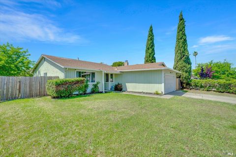 Photo of 800 Spoonbill Lane, Suisun City, CA 94585 (MLS # 326002550)