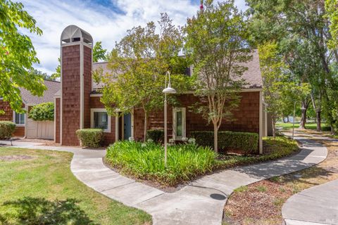 Photo of 2734 Lakeview Drive, Santa Rosa, CA 95405 (MLS # 325090843)