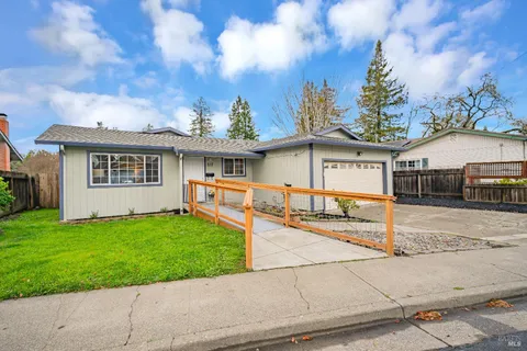 717 Brasher Court, Santa Rosa, CA 95405 - MLS#: 325019788