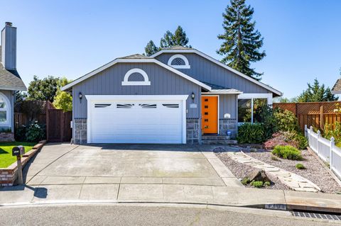 Photo of 1301 Megan Place, Rohnert Park, CA 94928 (MLS # 326010282)