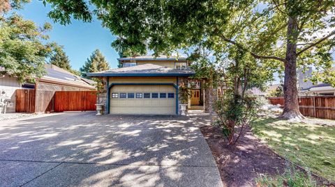 Photo of 87 Leighann Place, Windsor, CA 95492 (MLS # 325088830)