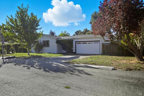 Photo of 840 Wilmac Avenue, Novato, CA 94947 (MLS # 326016462)