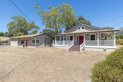 Photo of 411 Walten Way, Windsor, CA 95492 (MLS # 325075339)