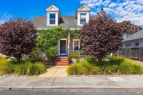 Photo of 421 University Street, Healdsburg, CA 95448 (MLS # 325073932)
