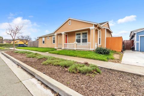 Photo of 927 Freedom Drive, Suisun City, CA 94585 (MLS # 326014928)
