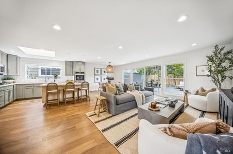 Photo of 37 Spindrift Passage, Corte Madera, CA 94925 (MLS # 326014445)