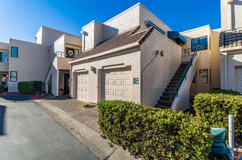 Photo of 174 Nantucket Lane, Vallejo, CA 94590 (MLS # 325088120)